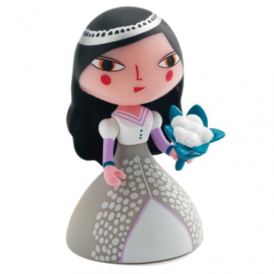 Figura de princesa vestida de blanco con tiara y ramo de flores